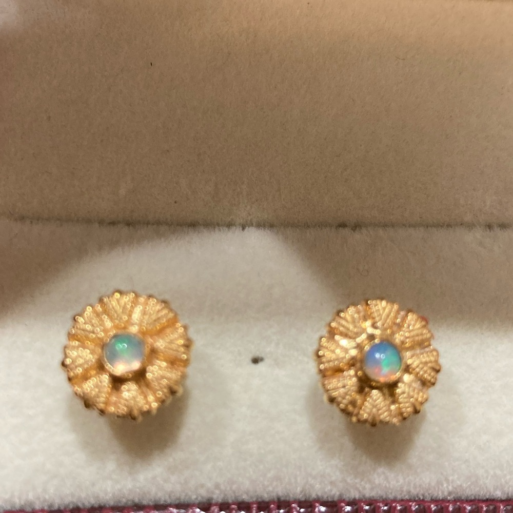 🌕🎁🛍️❄️24 Karat Gold Genuine Opal Snowflake Afghan Handcrafted Stud - Picture 4 of 4
